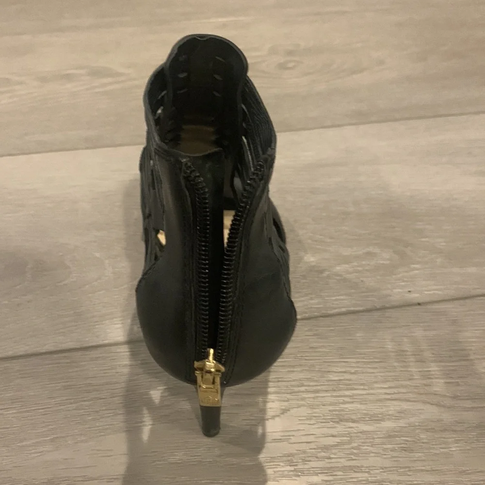 Vince Camuto - Black Heel Sandals - Size: 8.5 M - Picture 7 of 14